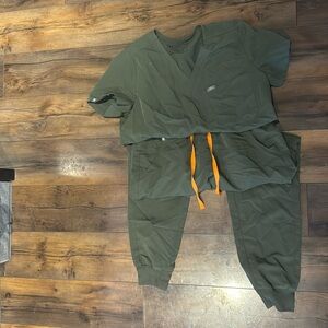 Army green fig scrub set in medium